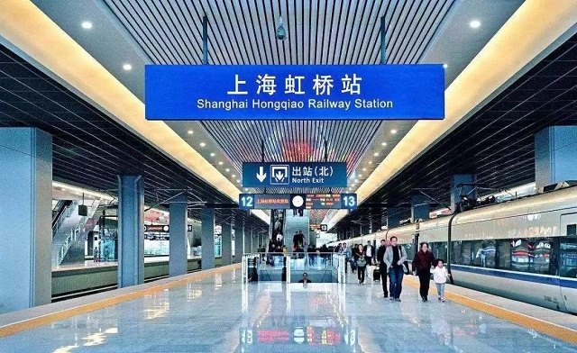 上海虹桥火车站哪里有寄存行李的地方？如何收费？